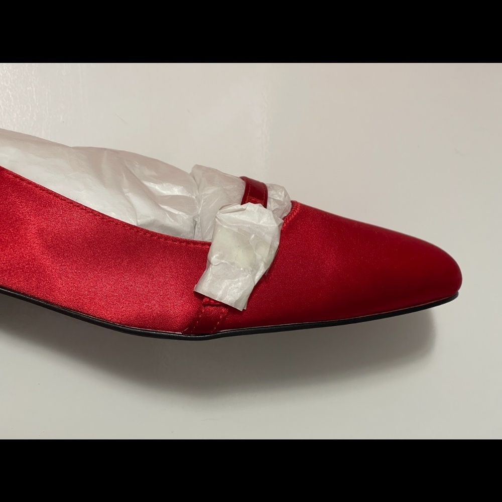 Lisa Says Gah mackie heels. Red Satin Slingback Mules with Flower Buckle - Picture 5 of 11